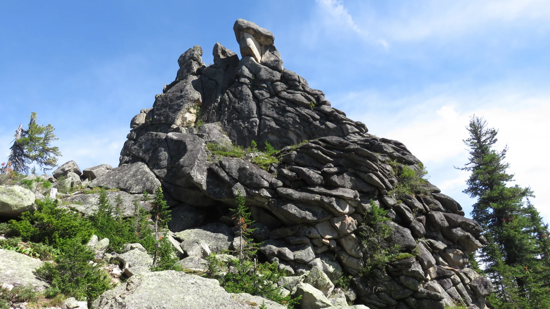 каменный городок, саяны, скалы, тп
