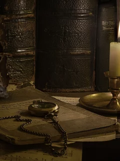 мышка, книги, ноты, свеча, часы