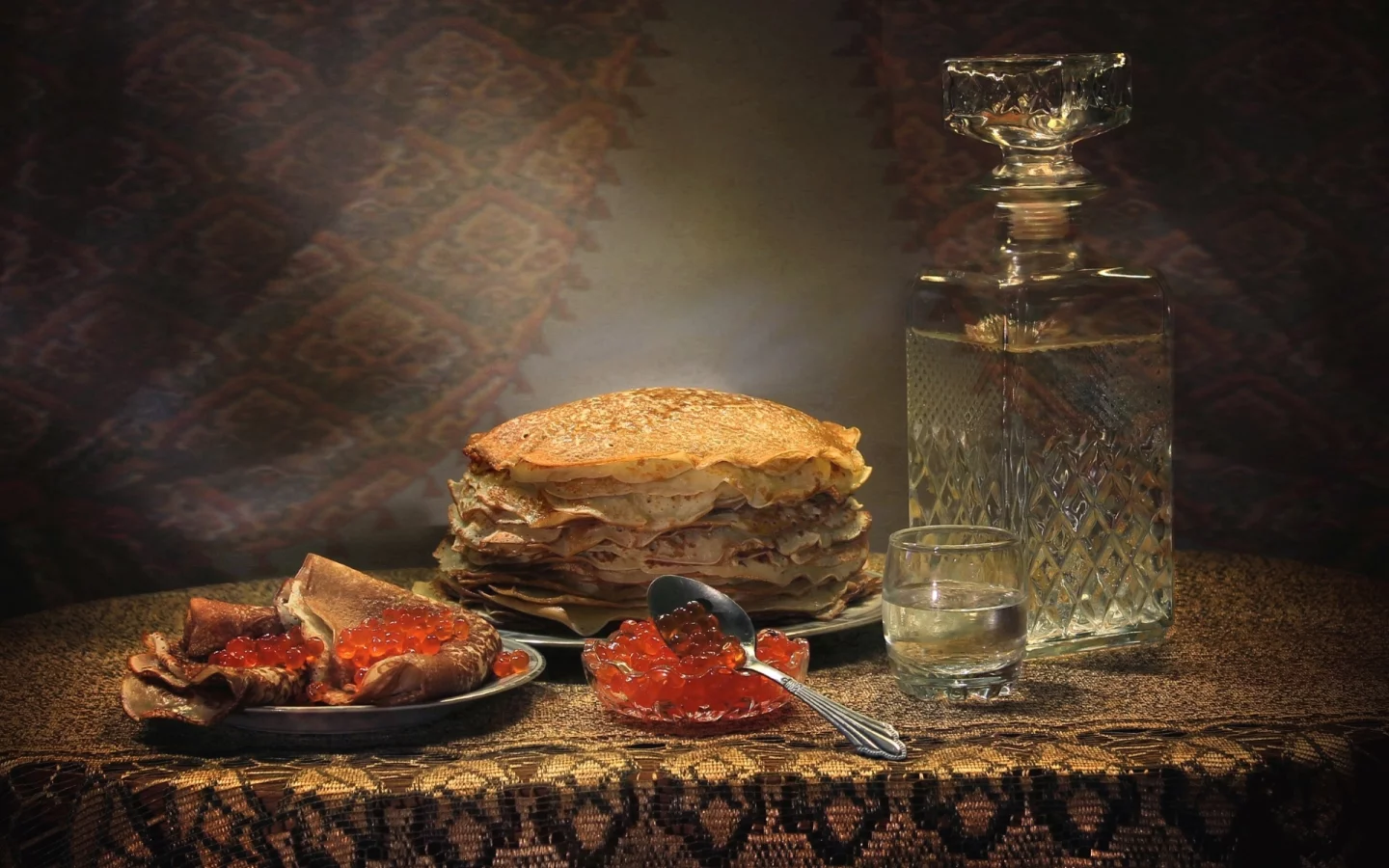блины, икра, графин, водка