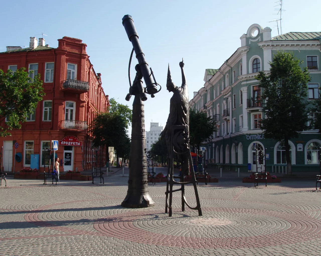 памятник, астроном, астрономия, телескоп, могилёв, белоруссия, беларусь, город, площадь, дома