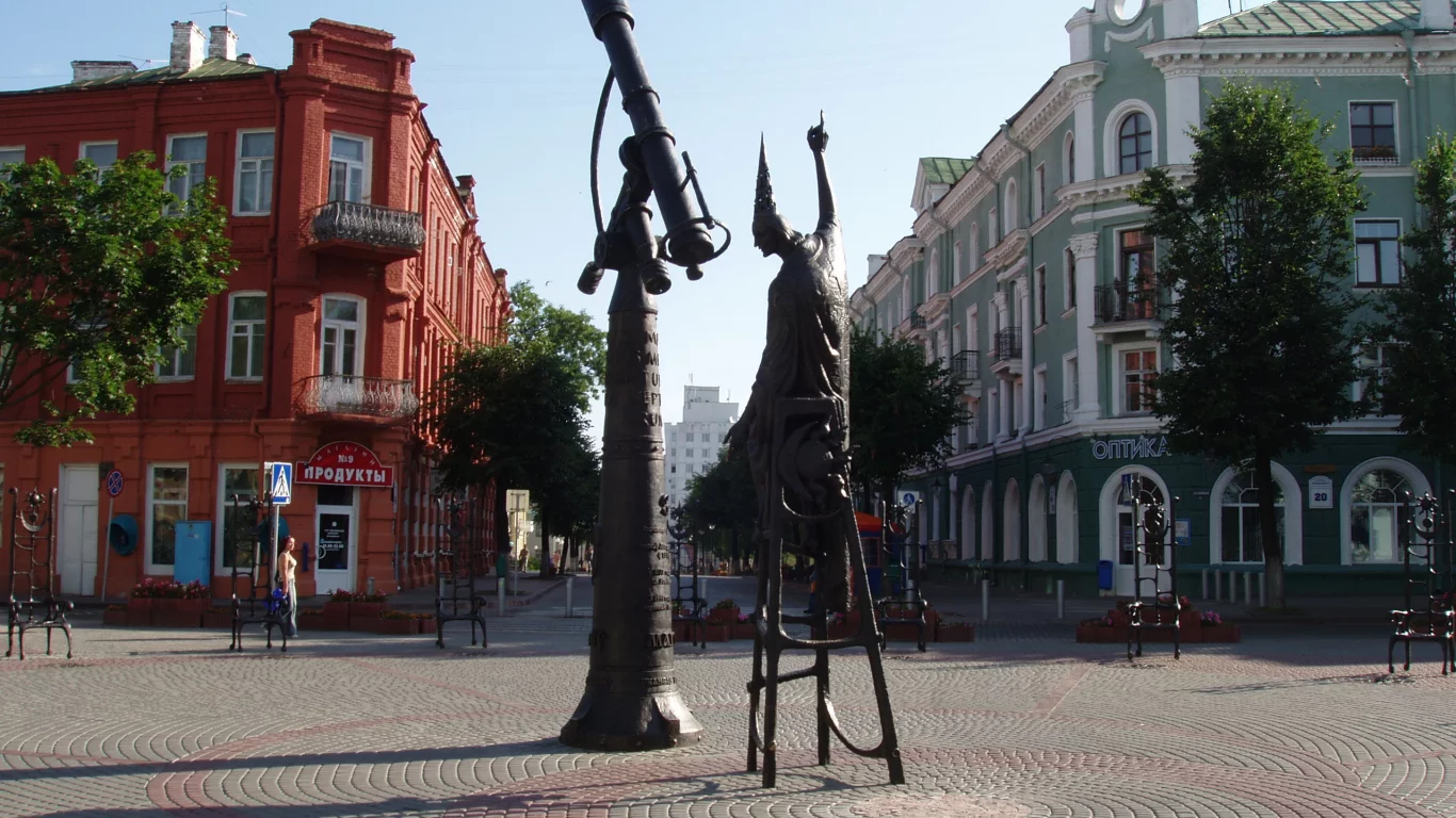 памятник, астроном, астрономия, телескоп, могилёв, белоруссия, беларусь, город, площадь, дома