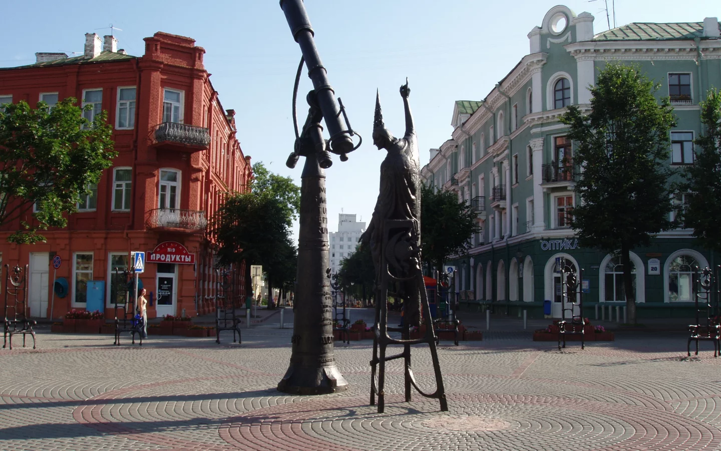 памятник, астроном, астрономия, телескоп, могилёв, белоруссия, беларусь, город, площадь, дома