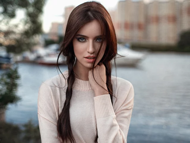 шатенка, вода, река, девушка, милая, красивая, сексуальная, симпатичная, секси, стройная, милашка, модель, няшка, взгляд, кофта, косы