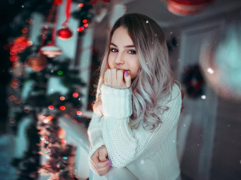 девушка, блондинка, взгляд, улыбка, кофта, новый год, снег, милая, красивая, сексуальная, симпатичная, секси, стройная, милашка, няшка