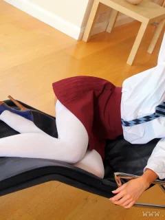 india reynolds, девушка, модель, милая, красивая, стройная, фигура, шатенка, колготки, юбка, школьница, галстук, рубашка, туфли