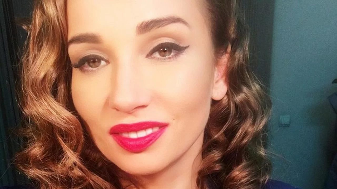 аефиса чехова, актриса, модель, девушка, грудь, взгляд, белье, красотка