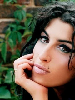 amy winehouse, певица, девушка, рок певица, волосы, брюнетка, взгляд, поза