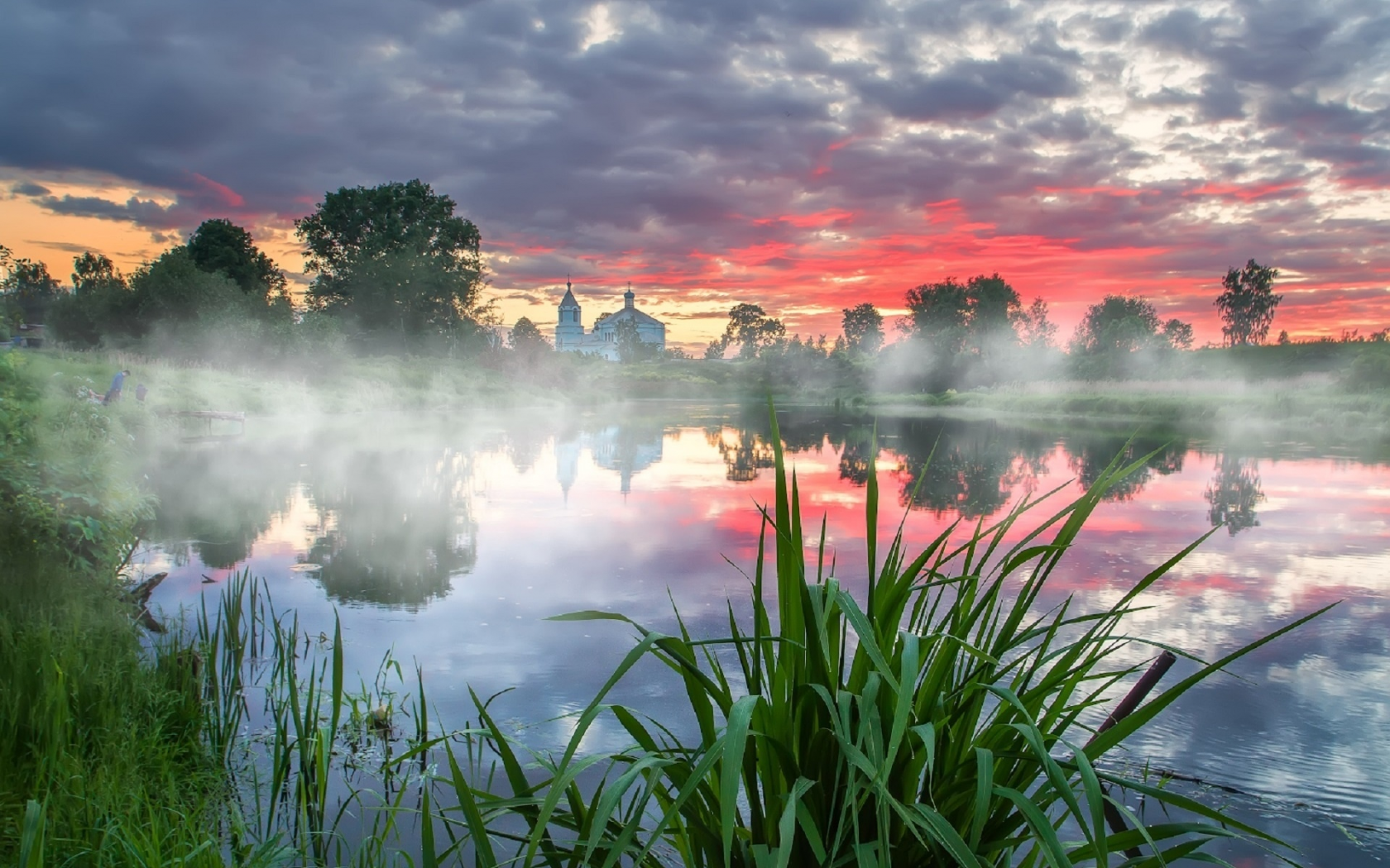 река в июле