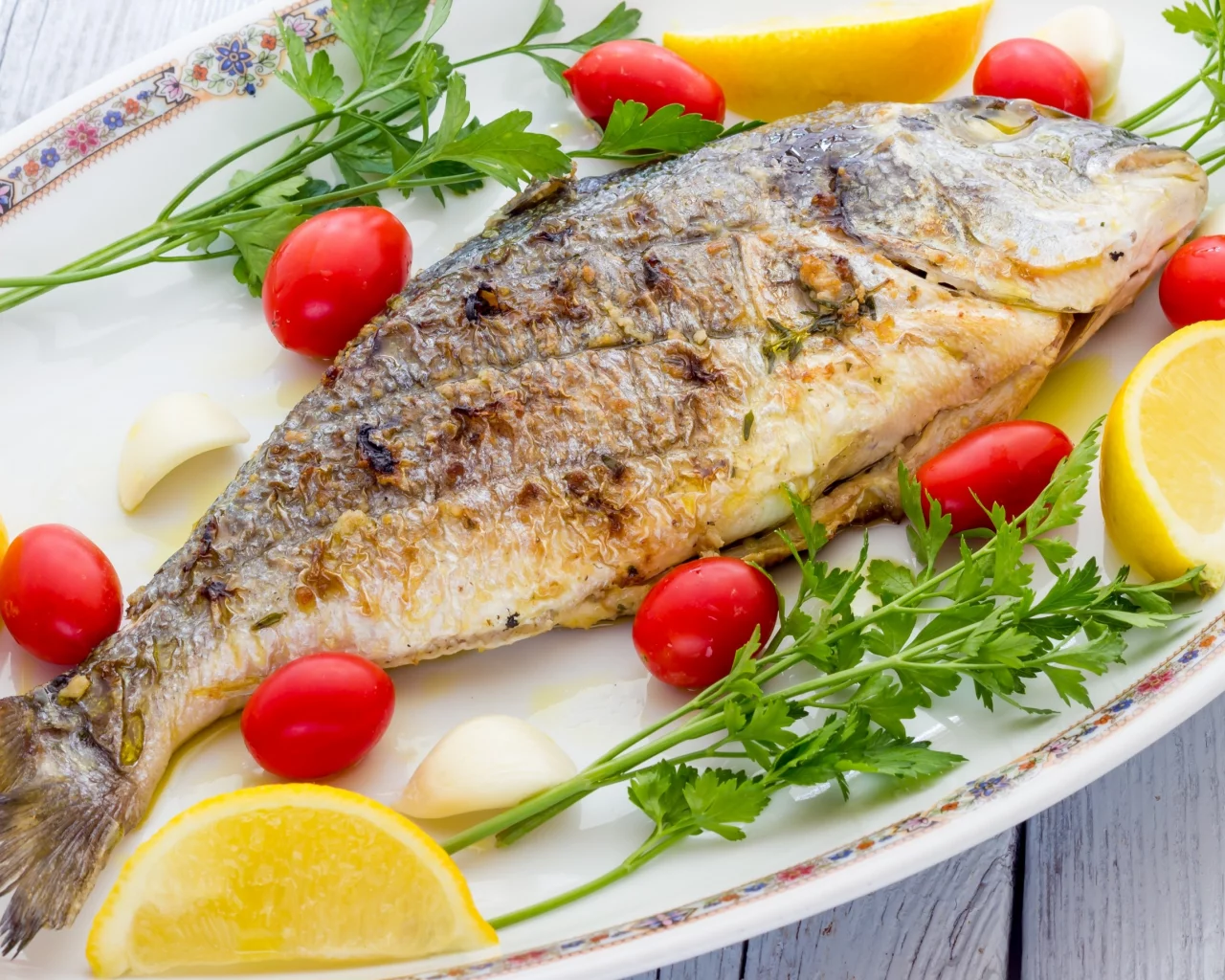 рыба, fish, зелень, тарелка, tomatoes, овощи, lemons, лимон, помидоры