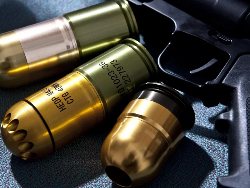 патроны, 40mm, m203, bullets, bullet, gun, ammo, hand, ballistic, weapon, guns, weapons, military, sun, summer, day, nice, room, see, wide