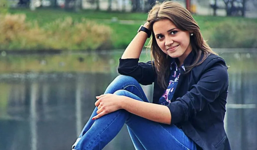 девушка, ножки, красивые ножки, грудь, одеждатело, волосы