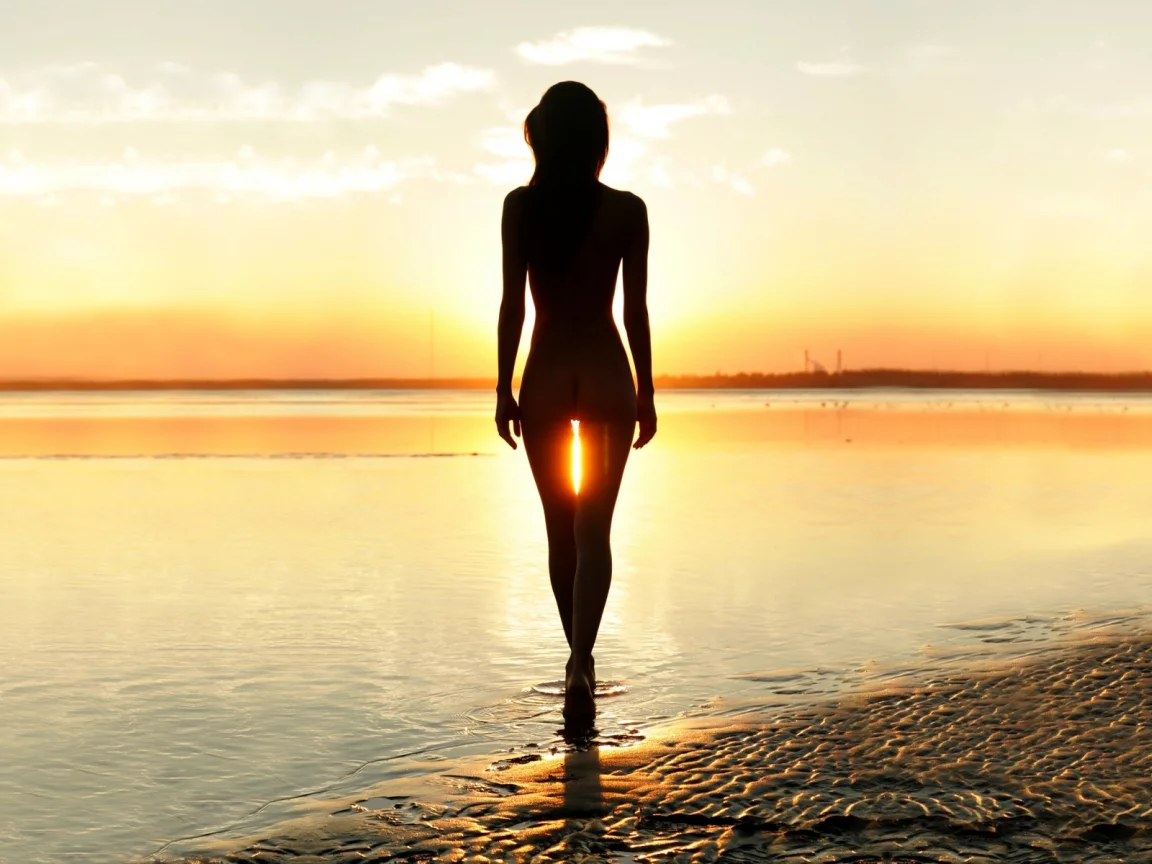 девушка, пляж, girl, front, evening, floor, solar, dark, sea, wet, drop, lips, eyes, nice, sky, wide