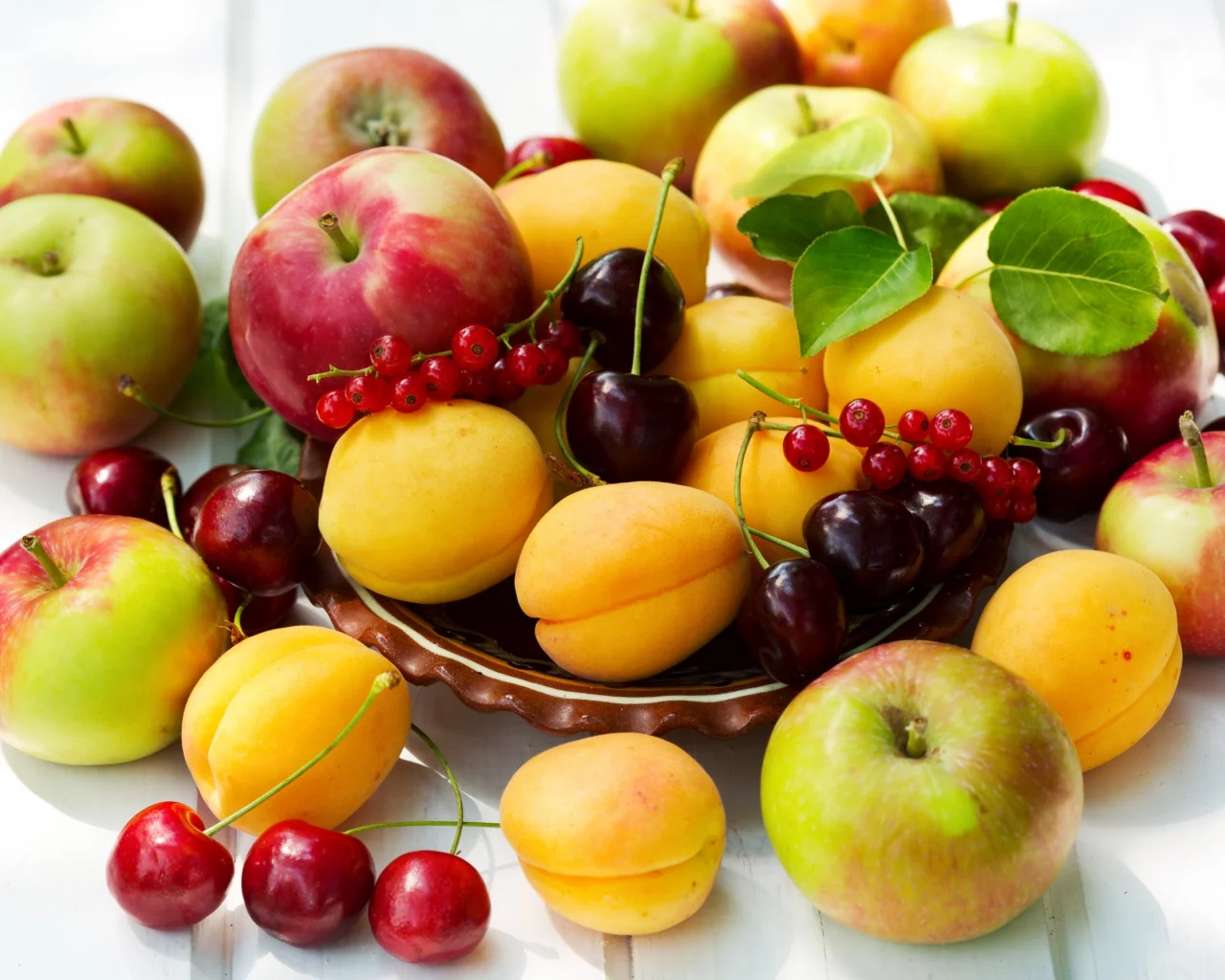 fruits, абрикосы, черешня, ягоды, berries, фрукты, смородина, яблоки