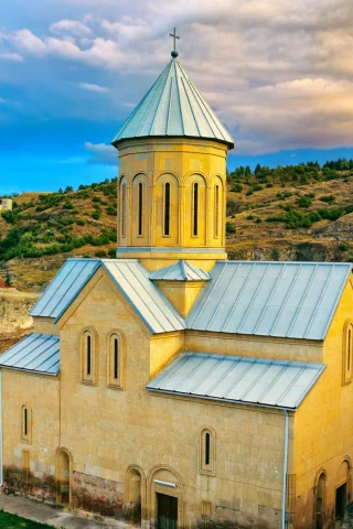 склон, церковь, дома, небо, тбилиси, облака