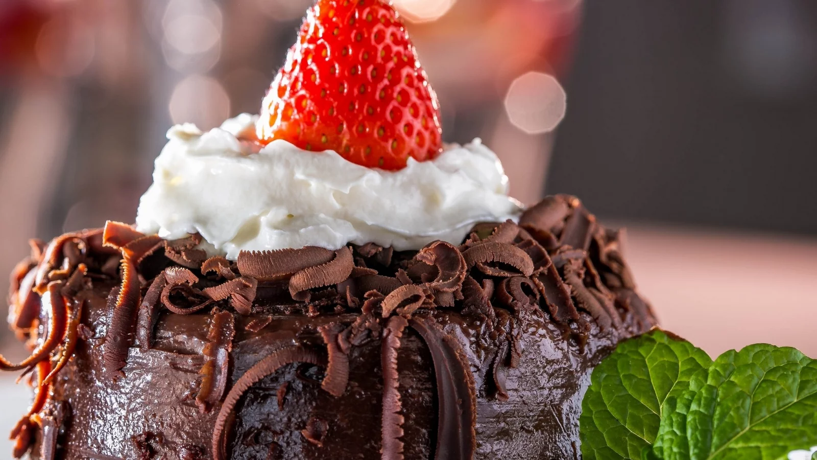 торт, мороженое, шоколад, cake, ice cream, chocolate, strawberry, sweets, nice, environment, black, white, table, main, read, vine, see, nice, wide