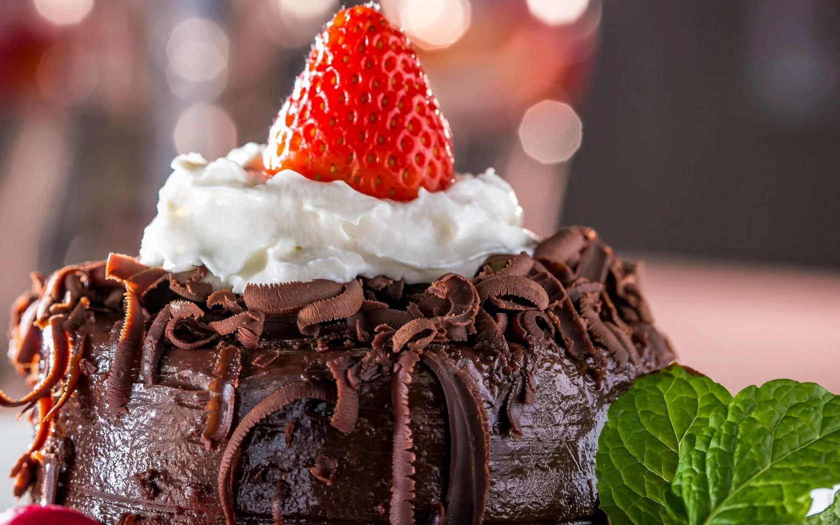 торт, мороженое, шоколад, cake, ice cream, chocolate, strawberry, sweets, nice, environment, black, white, table, main, read, vine, see, nice, wide