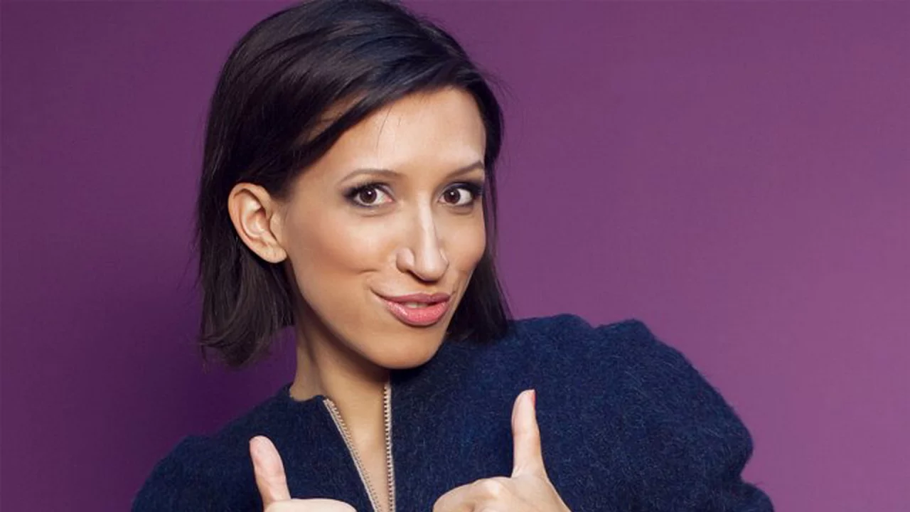 елена борщёва, comedy woman, актриса, шоу, брюнетка, макияж, улыбка, фон, секси, красавица