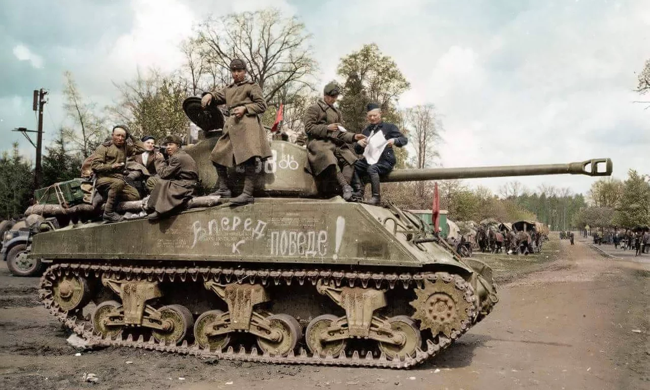 танкисты, танк, шерман, м4а2, 75мм, 1944, tankers, ww2, tank, sherman, m4a2, 75mm, armor, armored, military, weapon, weapons, gun, see, city, eyes, photocolorization, sky, wide
