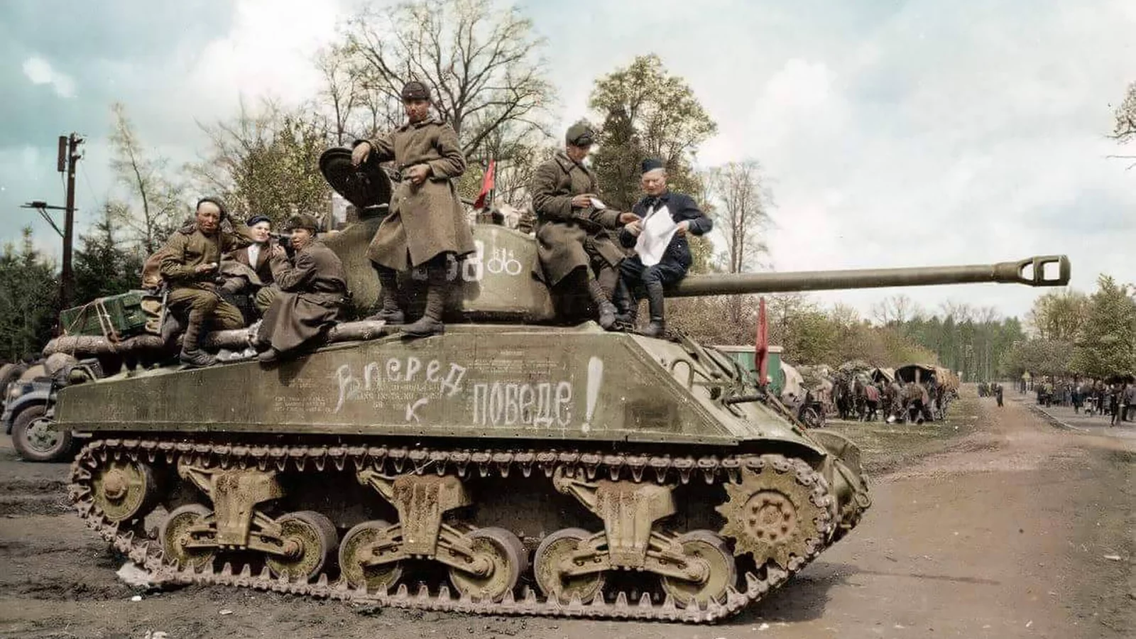 танкисты, танк, шерман, м4а2, 75мм, 1944, tankers, ww2, tank, sherman, m4a2, 75mm, armor, armored, military, weapon, weapons, gun, see, city, eyes, photocolorization, sky, wide