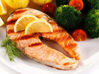 рыба, брокколи, зелень, лимон, помидоры, вкусно