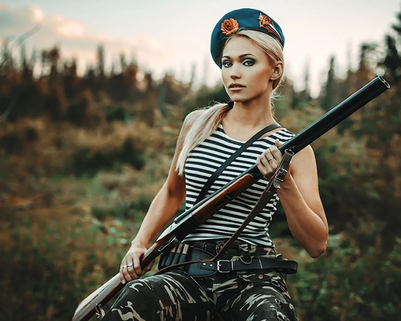 девушка, грудь, ножки, военная форма, шикарная фигура, девушка с оружием, форма
