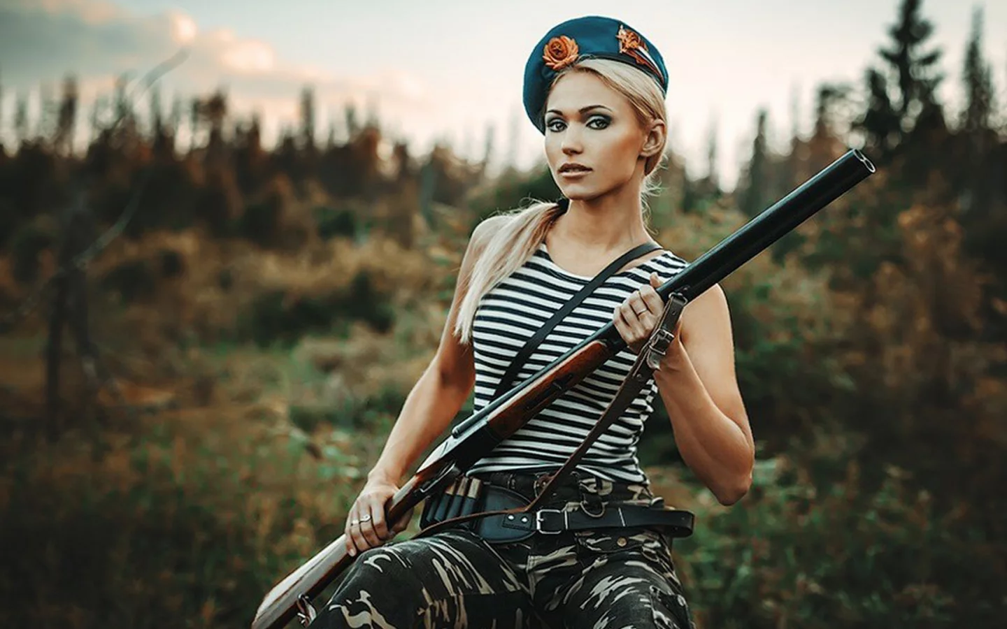 девушка, грудь, ножки, военная форма, шикарная фигура, девушка с оружием, форма