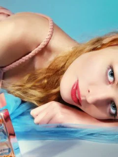 девушка, блондинка, большие глаза, крупно, волосы, макияж, грудь