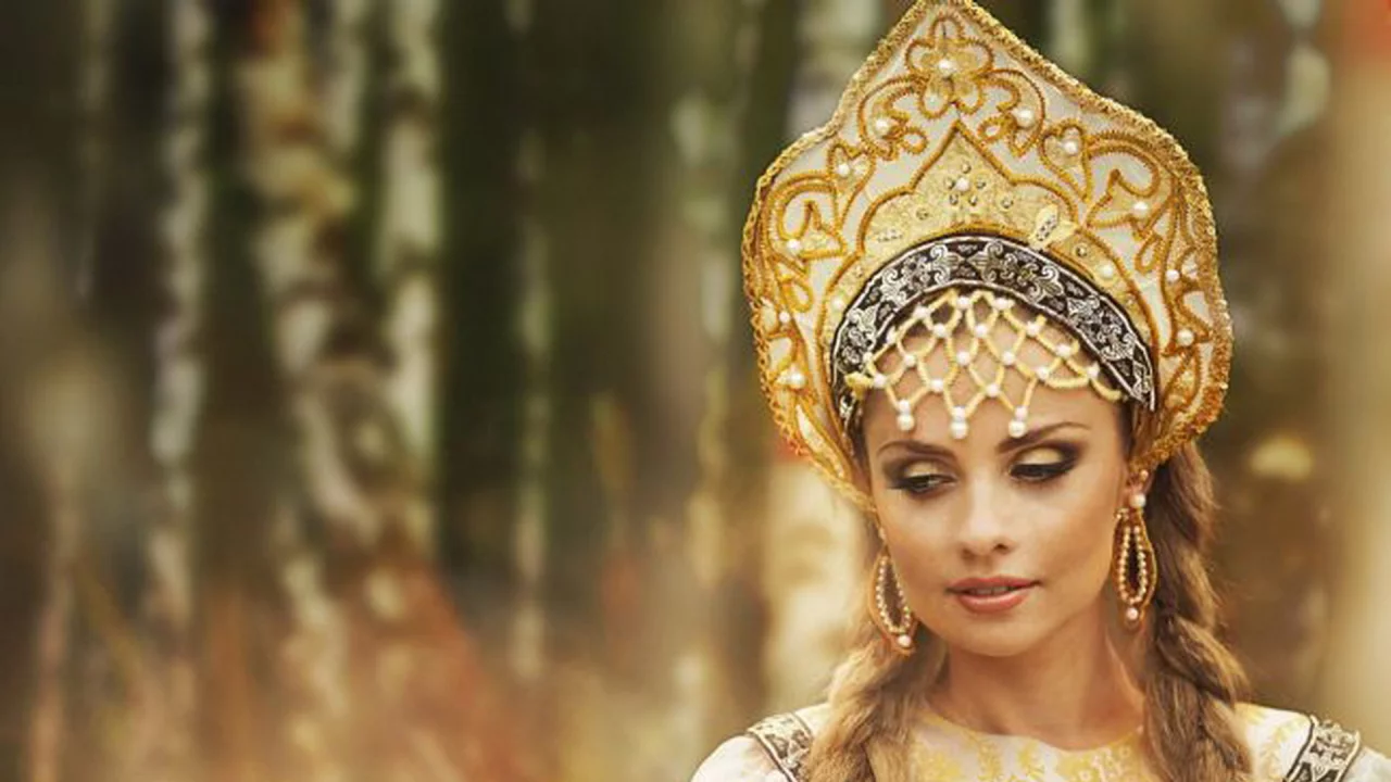 русская красавица, девушка, макияж, большие глаза, красивые глаза, крупно, русская коса, длинные волосы, девушка с косой, кокошник, девушка в кокошнике