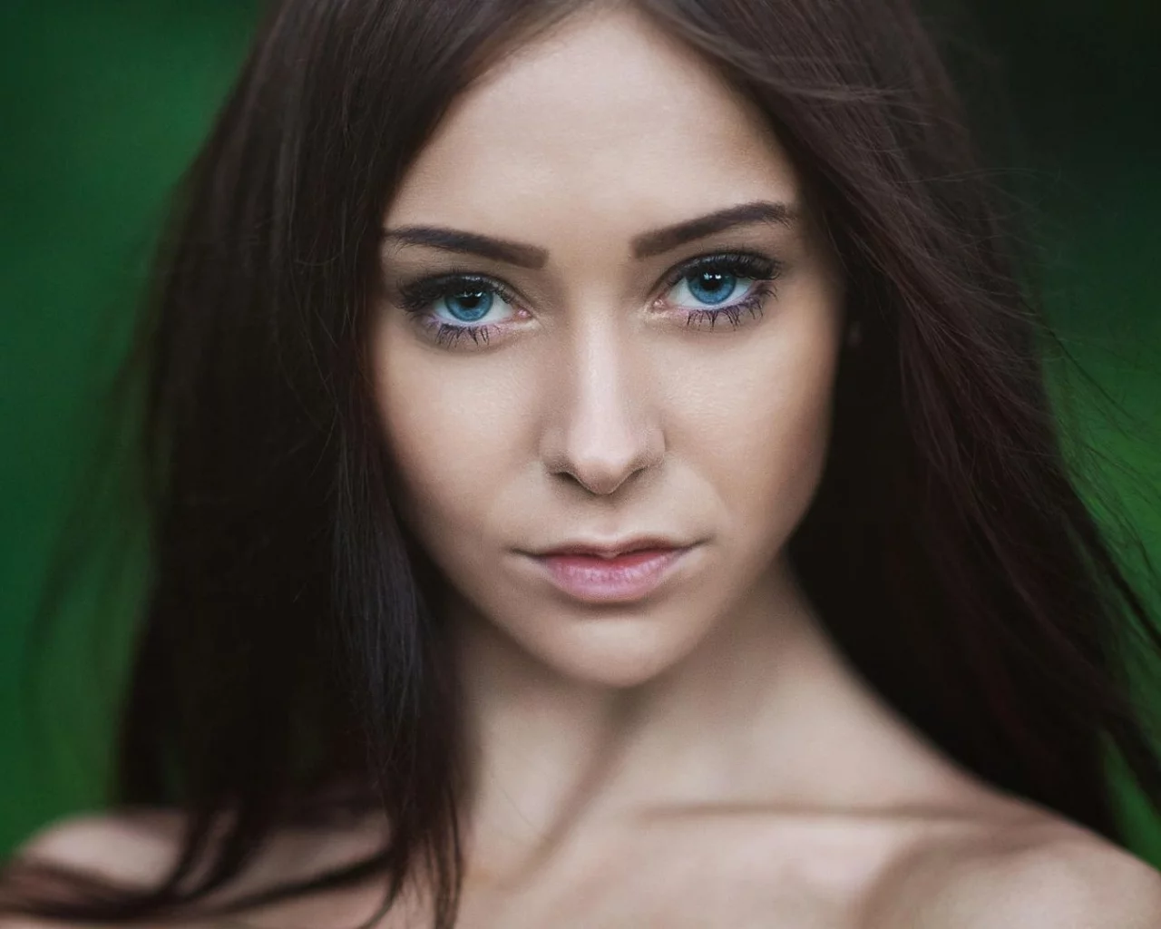 шатенка, взгляд, губы