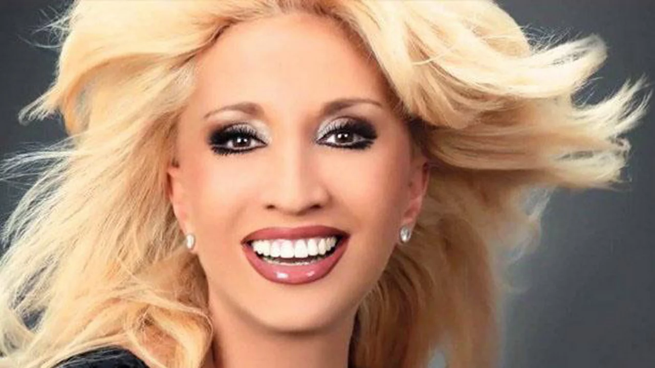 ирина аллегрова, певица, крупно, блондинка, открытый рот, рабочий рот, макияж, большие глаза, красивые глаза, симпотичное лицо, белые зубы