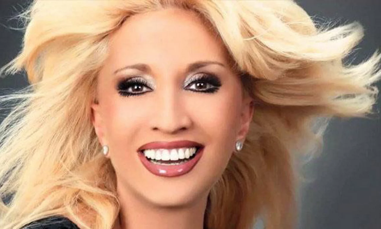 ирина аллегрова, певица, крупно, блондинка, открытый рот, рабочий рот, макияж, большие глаза, красивые глаза, симпотичное лицо, белые зубы