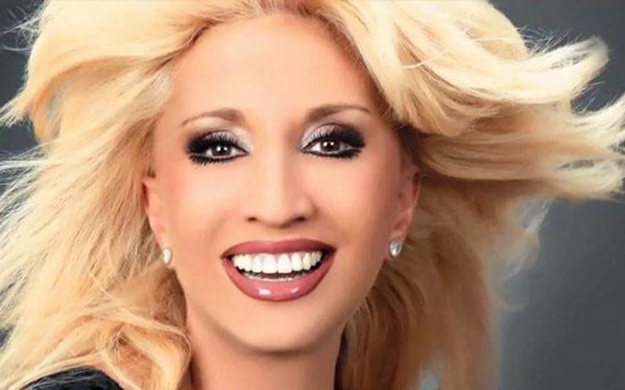 ирина аллегрова, певица, крупно, блондинка, открытый рот, рабочий рот, макияж, большие глаза, красивые глаза, симпотичное лицо, белые зубы
