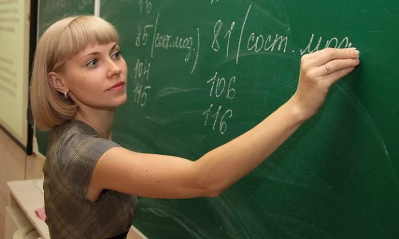 училка, девушка, грудь, макияж, девушка в очках, сексуальная девушка, сексуальная учительница, волосы, поза