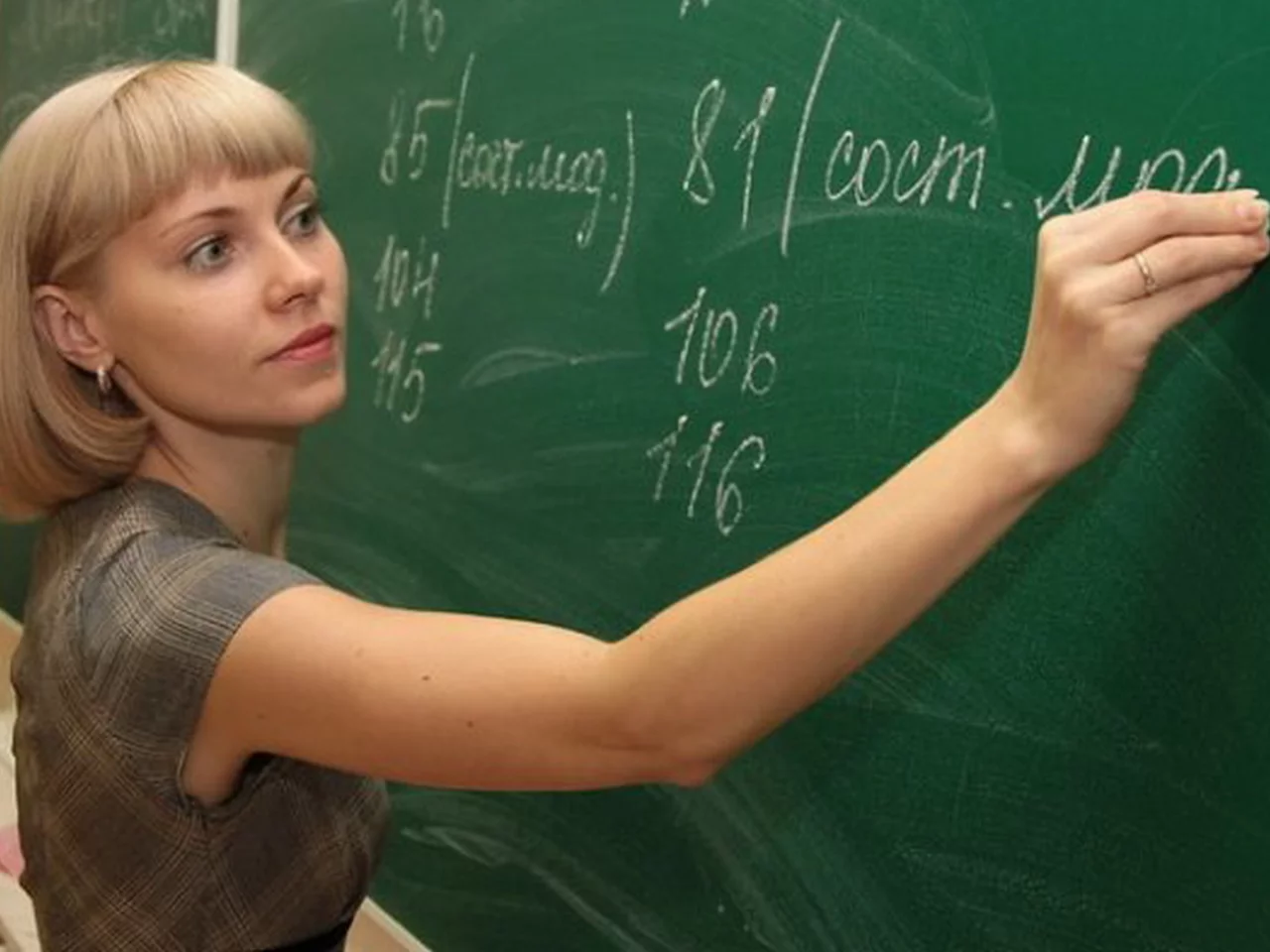 училка, девушка, грудь, макияж, девушка в очках, сексуальная девушка, сексуальная учительница, волосы, поза