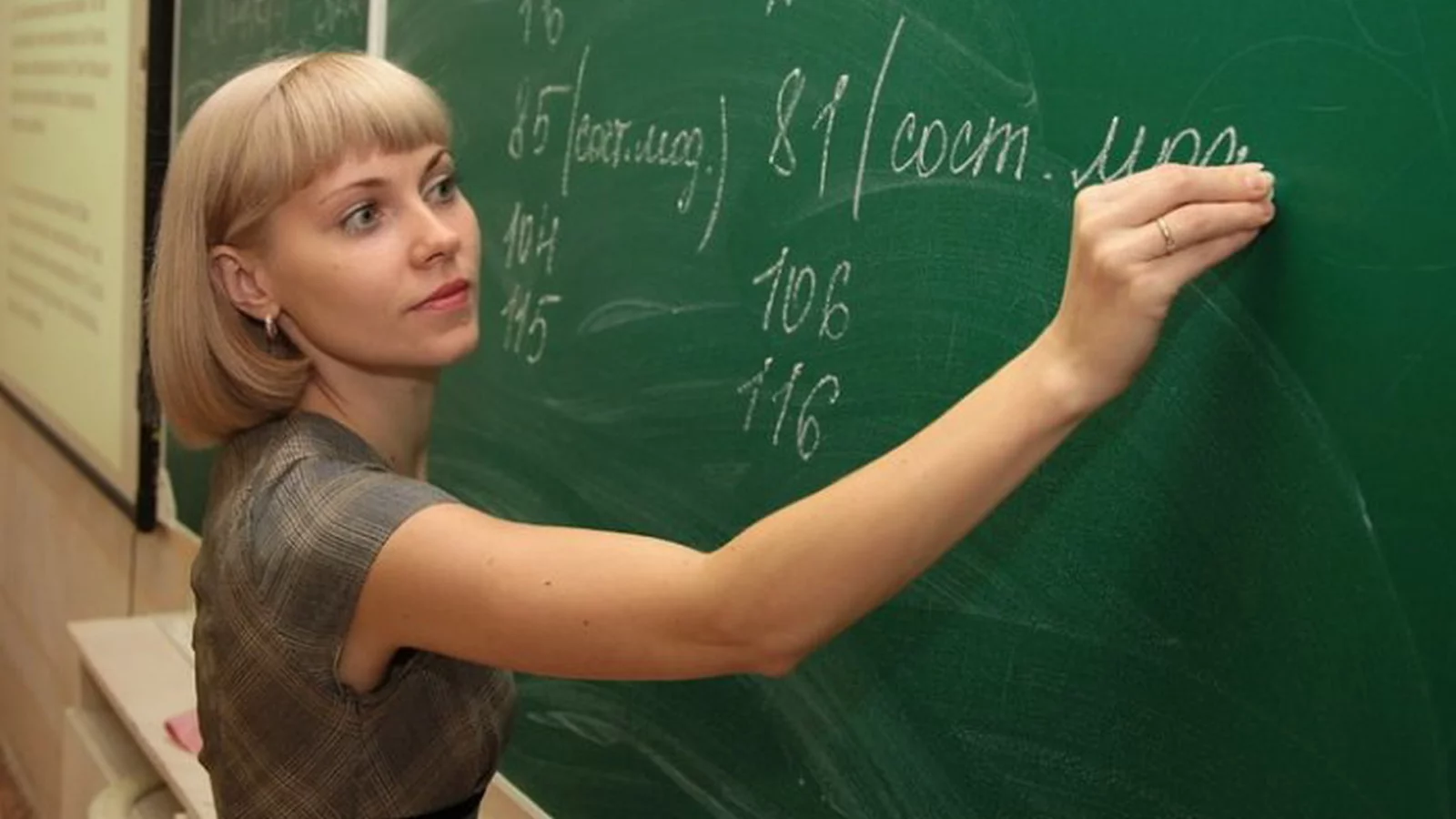 училка, девушка, грудь, макияж, девушка в очках, сексуальная девушка, сексуальная учительница, волосы, поза