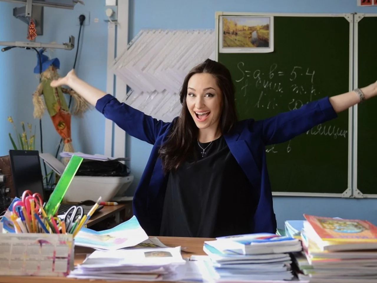 девушка, училка, радость, грудь, брюнетка, макияж