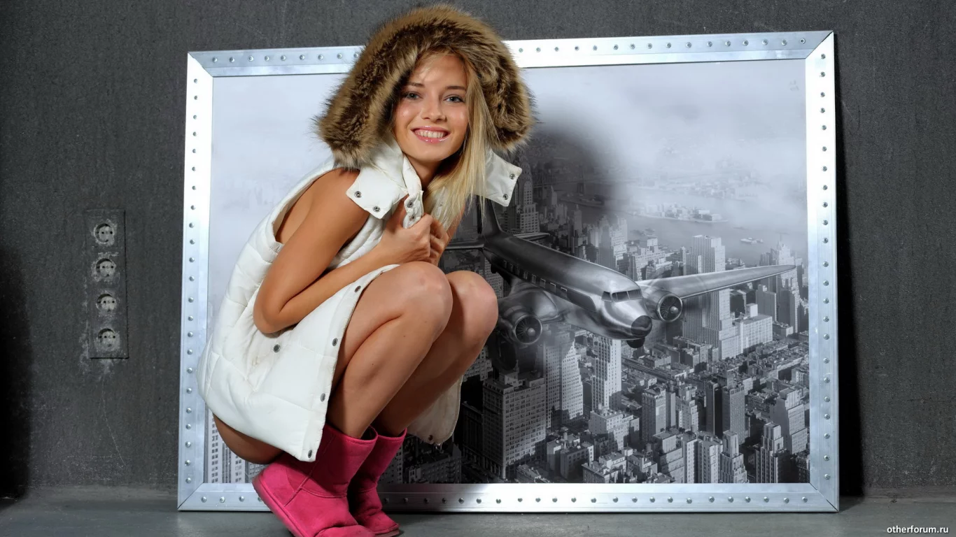 наталья немчинова, девушка, ножки, девушка в куртке, ляжки, девушка в мехах, поза сидя, девушка на корточках