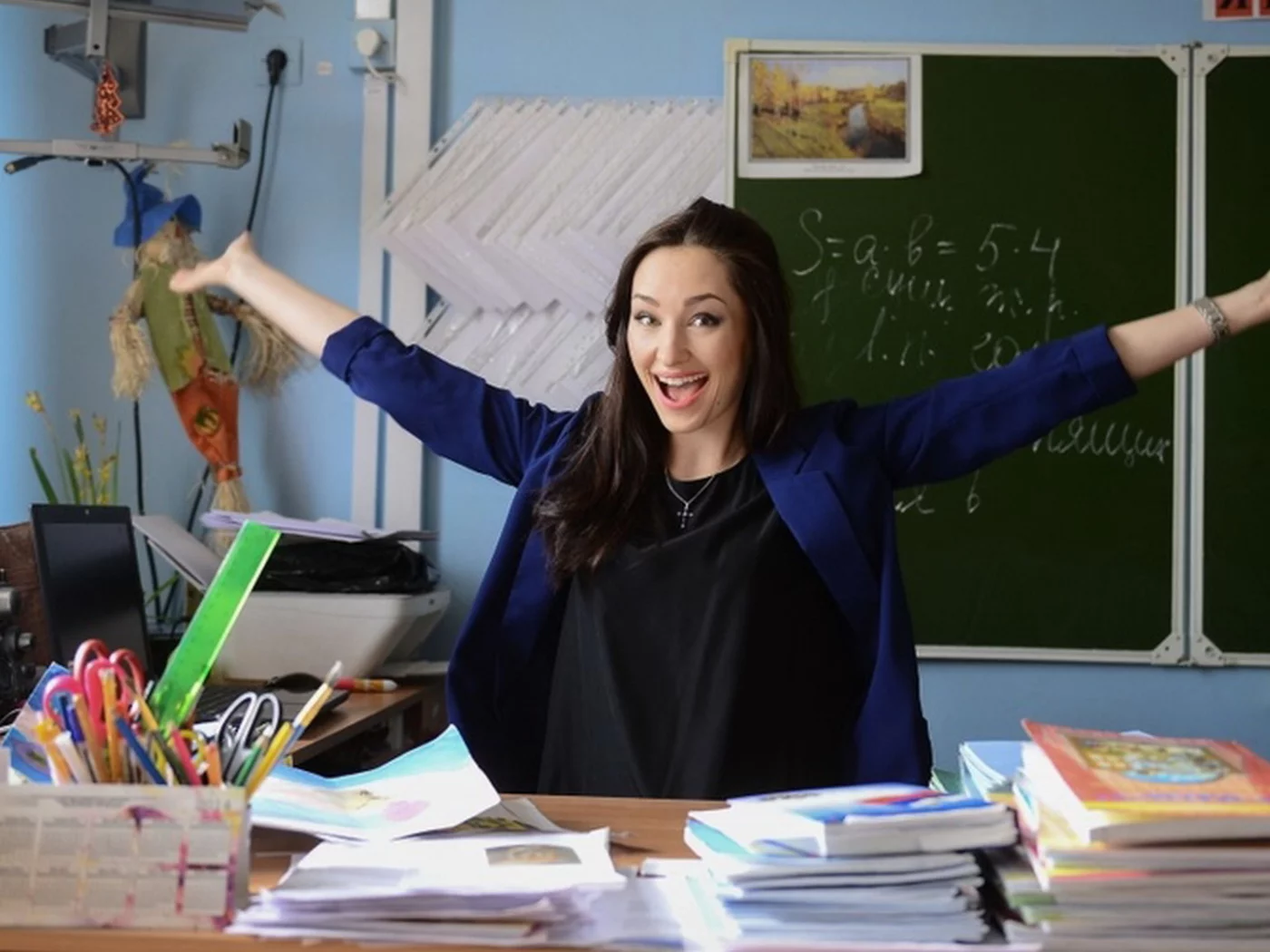 девушка, училка, радость, грудь, брюнетка, макияж