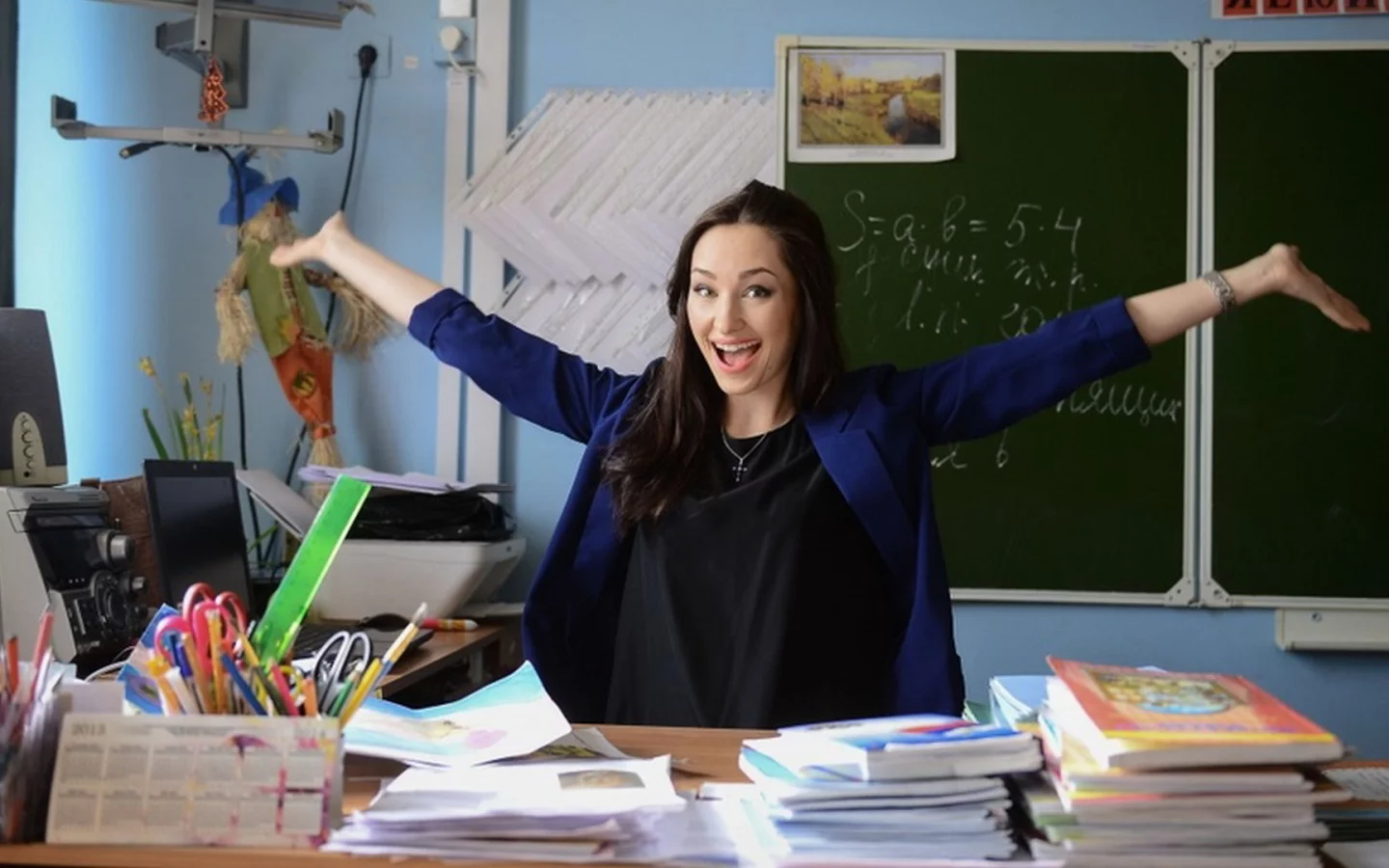девушка, училка, радость, грудь, брюнетка, макияж