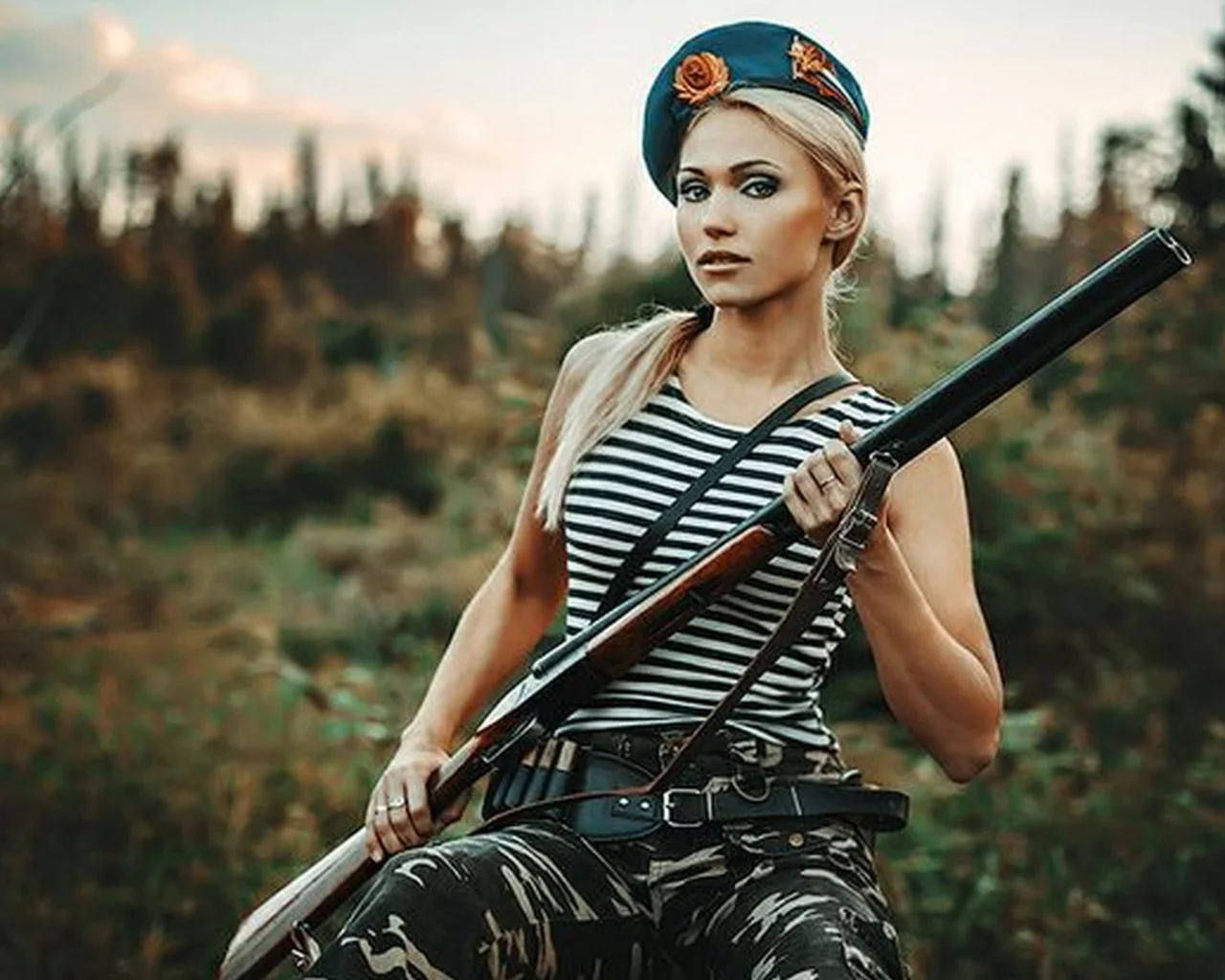 девушка, оружие, грудь, тельняшка, боец, камуфляж, фигура, девушка воин, девушка в берет