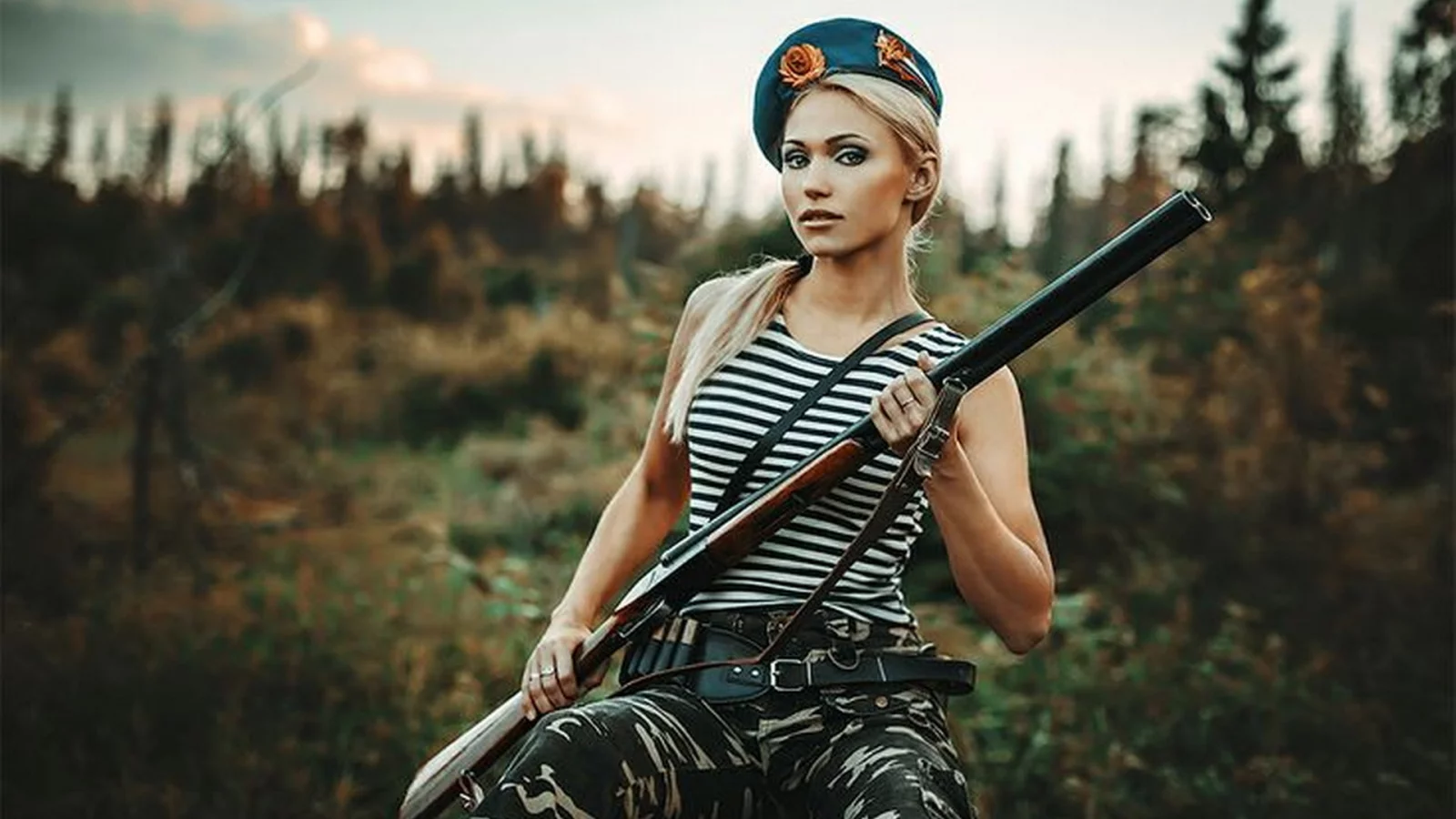 девушка, оружие, грудь, тельняшка, боец, камуфляж, фигура, девушка воин, девушка в берет