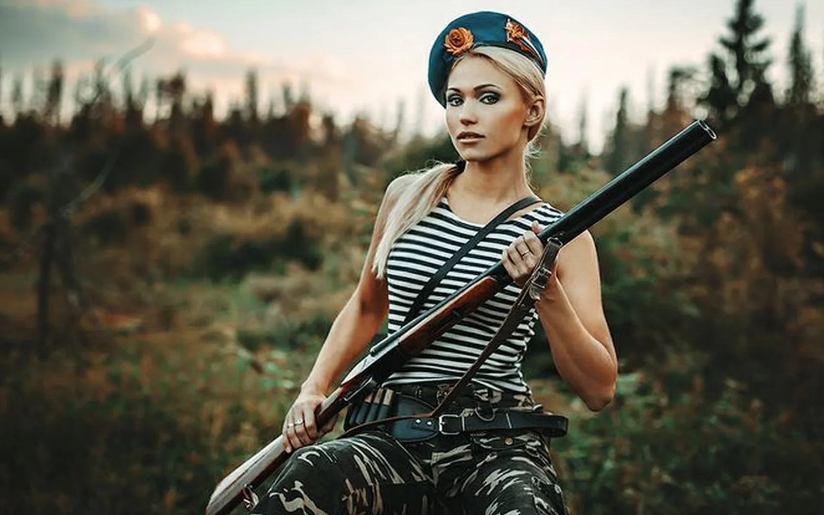 девушка, оружие, грудь, тельняшка, боец, камуфляж, фигура, девушка воин, девушка в берет