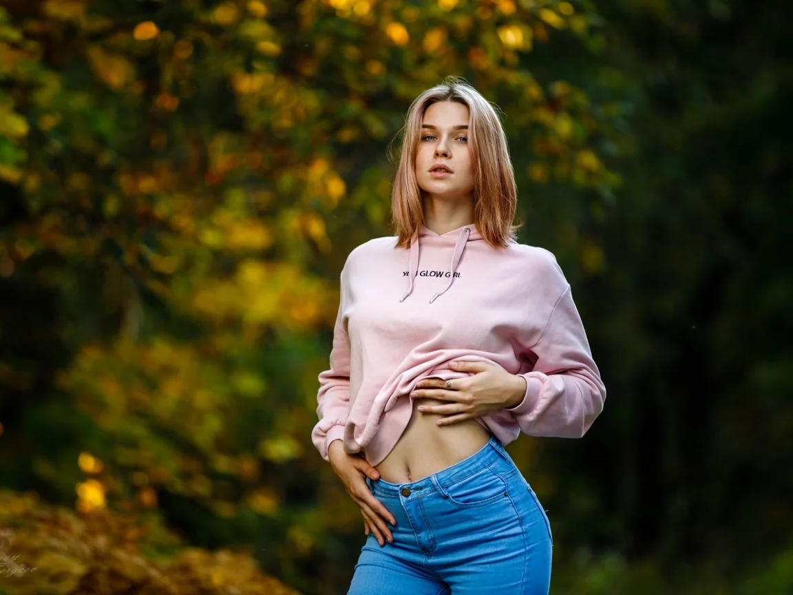 девушка, модель, стройная, милая, милашка, красивая, джинсы, блондинка, на улице, пупок, животик