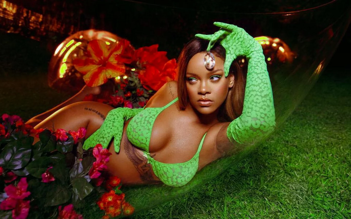 rihanna, девушка, певица, грудь, ножки, мулатка, макияж, попа, шикарная фигура, чернокожая девушка