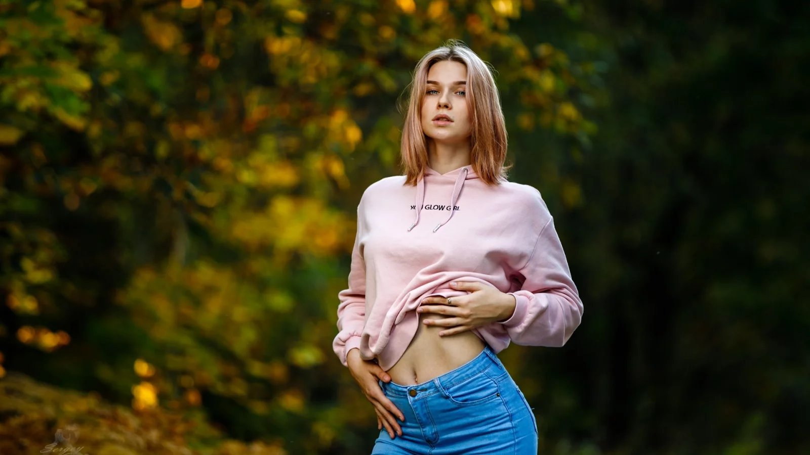 девушка, модель, стройная, милая, милашка, красивая, джинсы, блондинка, на улице, пупок, животик