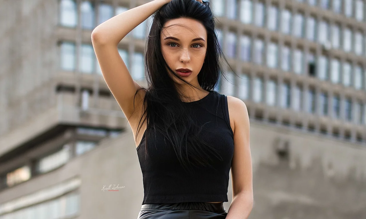брюнетка, взгляд