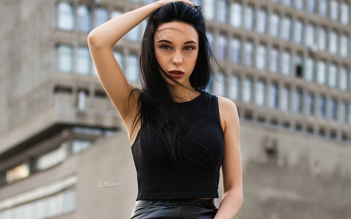 брюнетка, взгляд