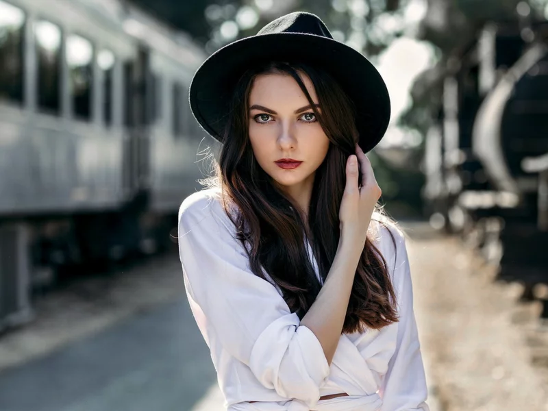 девушка, брюнетка, макияж, девушка в шляпе, шикарный макияж, белая рубашка