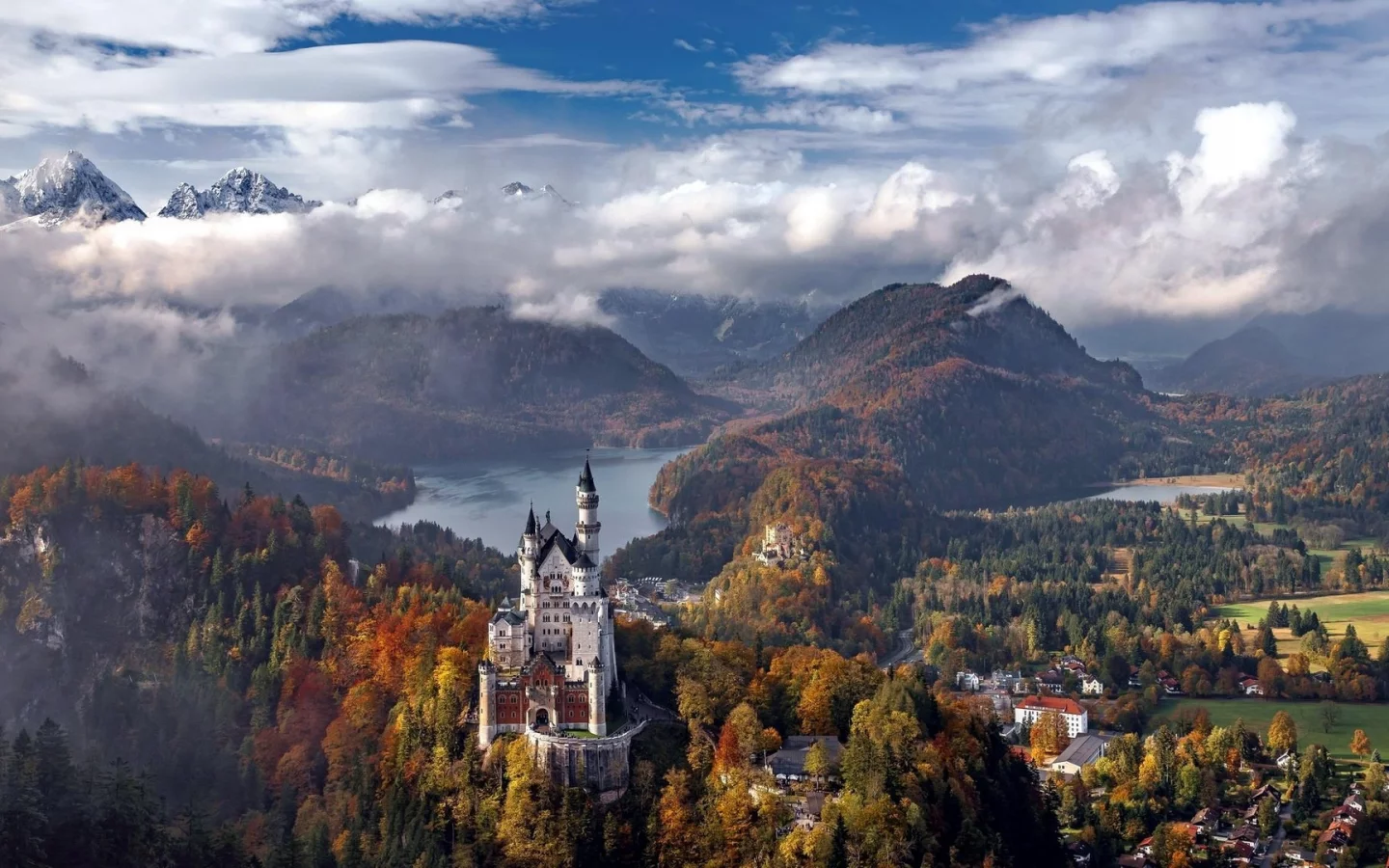 горы, замок, облака