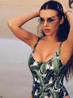 анна седокова, девушка, певица, грудь, ножки, ляжки, девушка в очках, девушка в купальнике